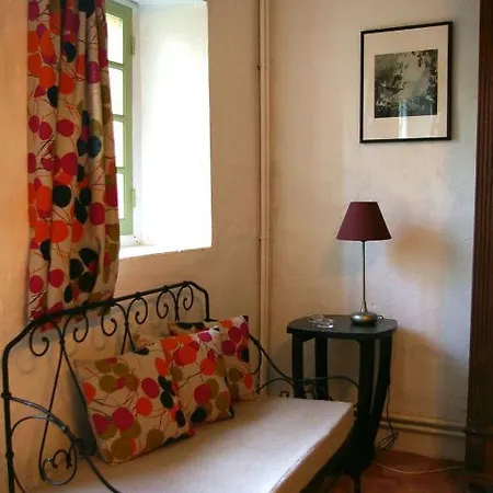 Le Prieure Bed & Breakfast *